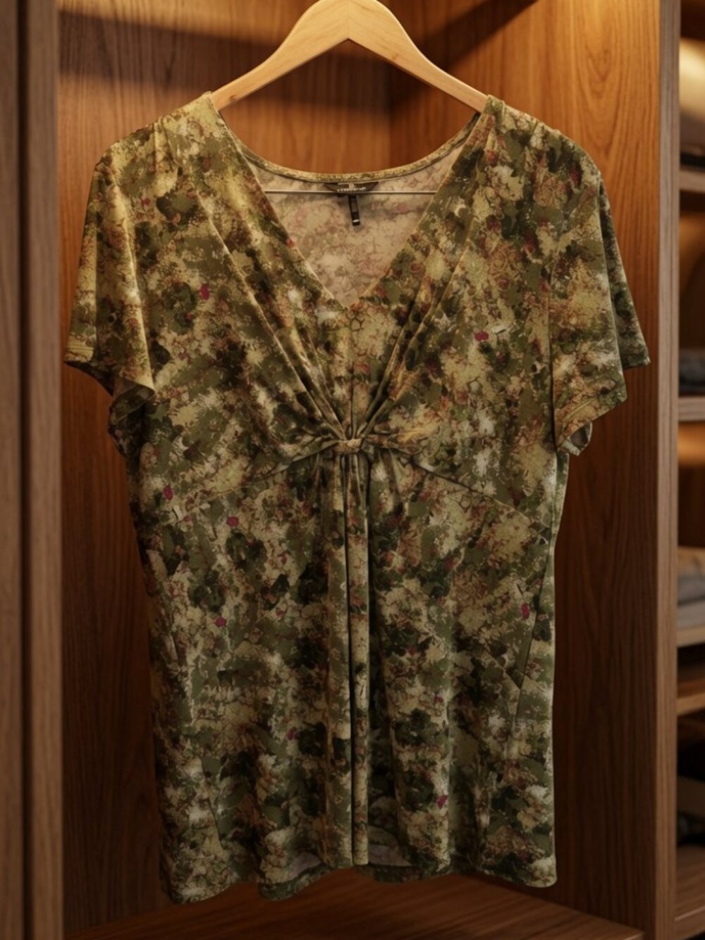 Classy top by Daisy Fuentes